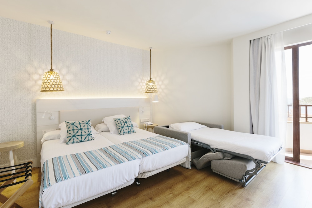 Leonardo Royal Ibiza Santa Eulalia 18/50