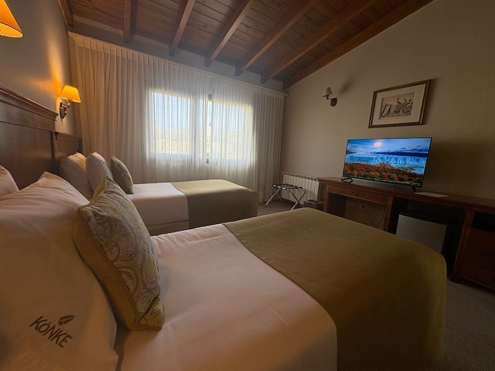 EXECUTIVE, TWIN BEDS
