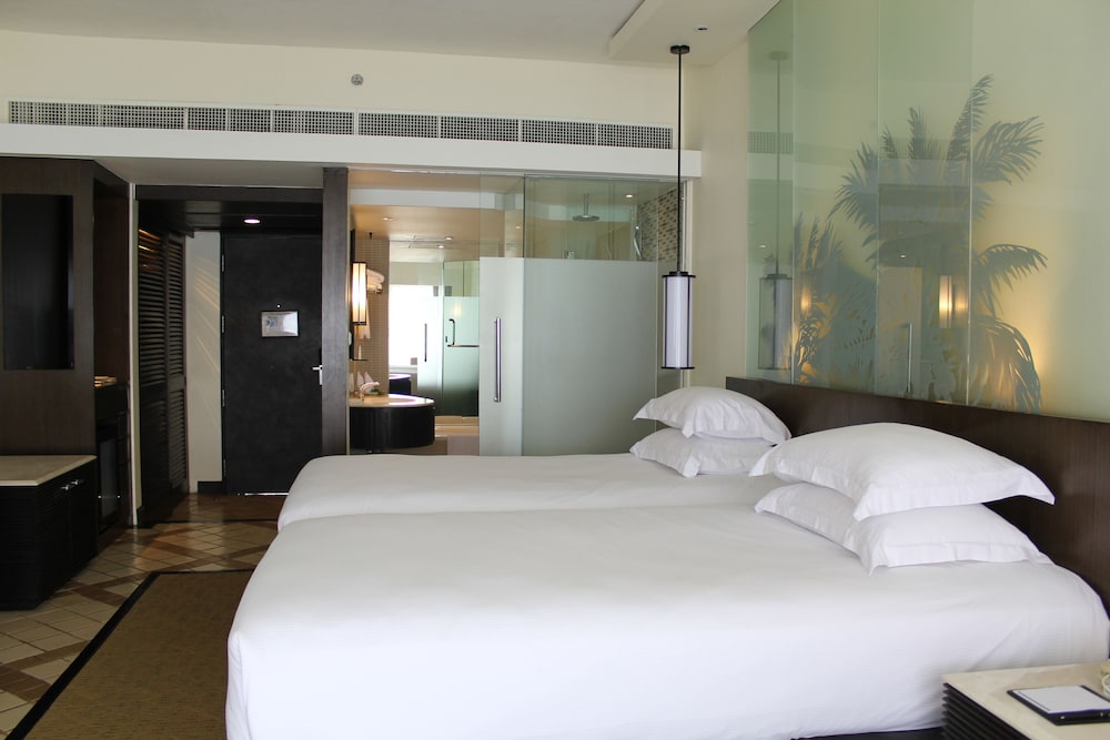 Pullman Phuket Karon Beach Resort 18/80