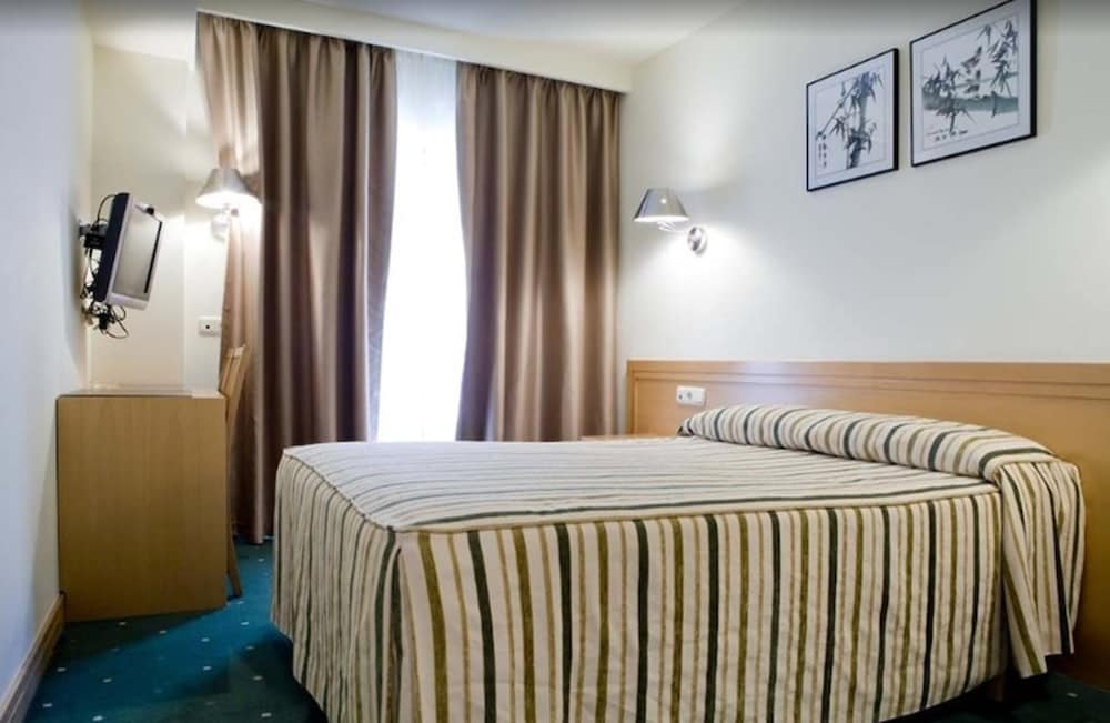 Hotel Zaragoza Plaza 18/50