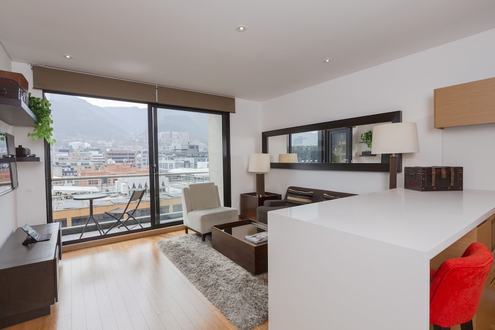 Hotel 93 Luxury Residences 38/69