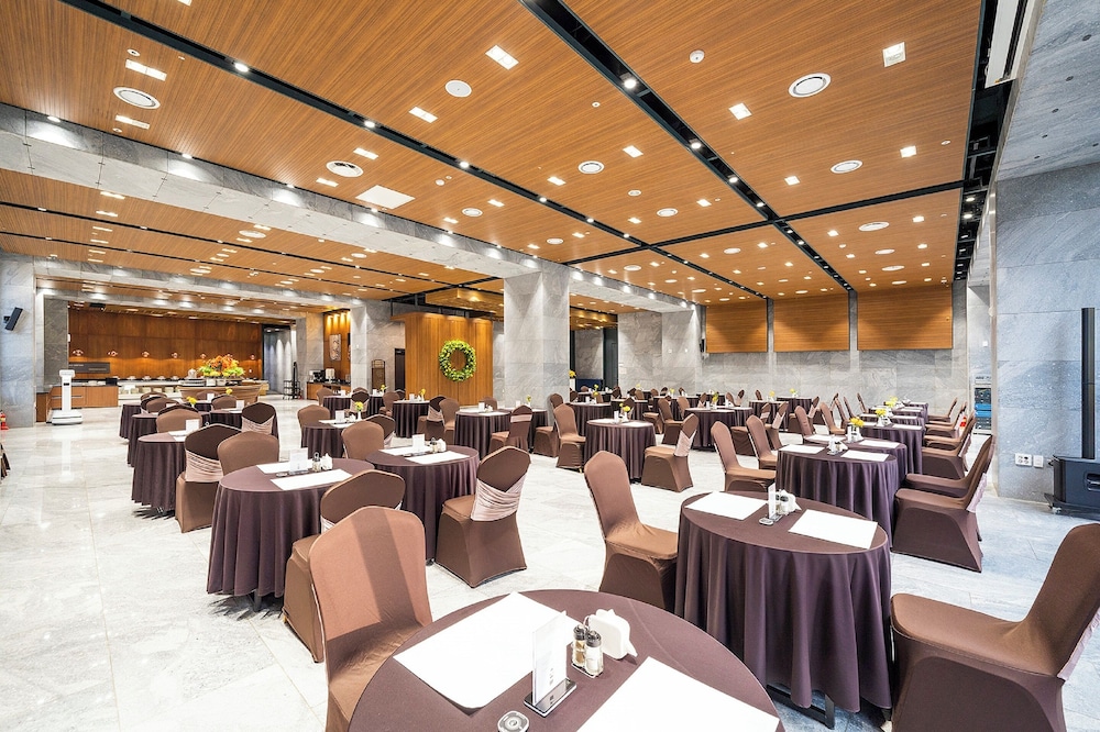 Gloucester Hotel Cheongju 31/37