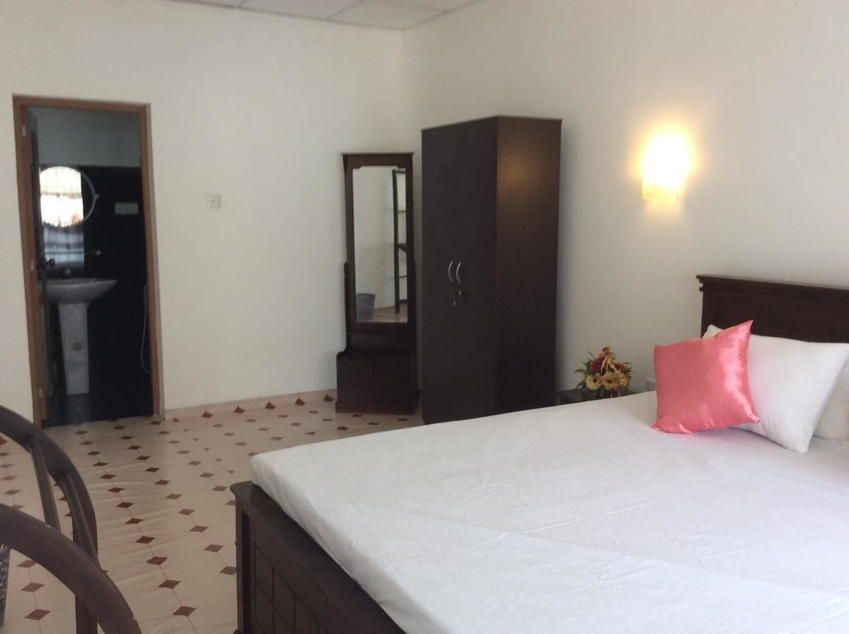 2 BEDROOMS