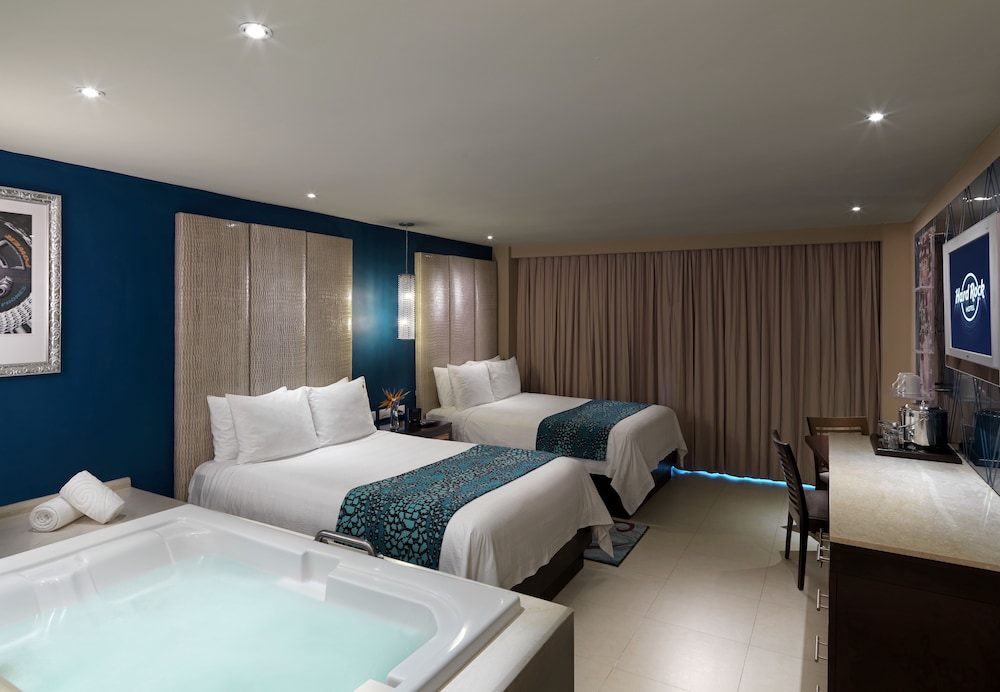 CLASSIC, DELUXE, DOUBLE BED