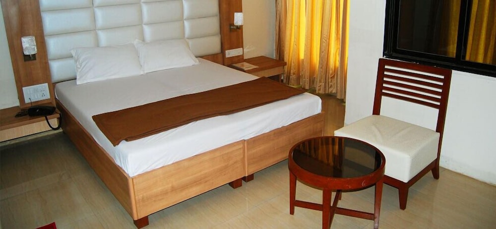 Hotel Aishwarya Residency 4/17