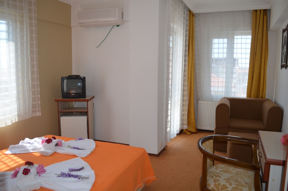 Megas Hotel 31/45