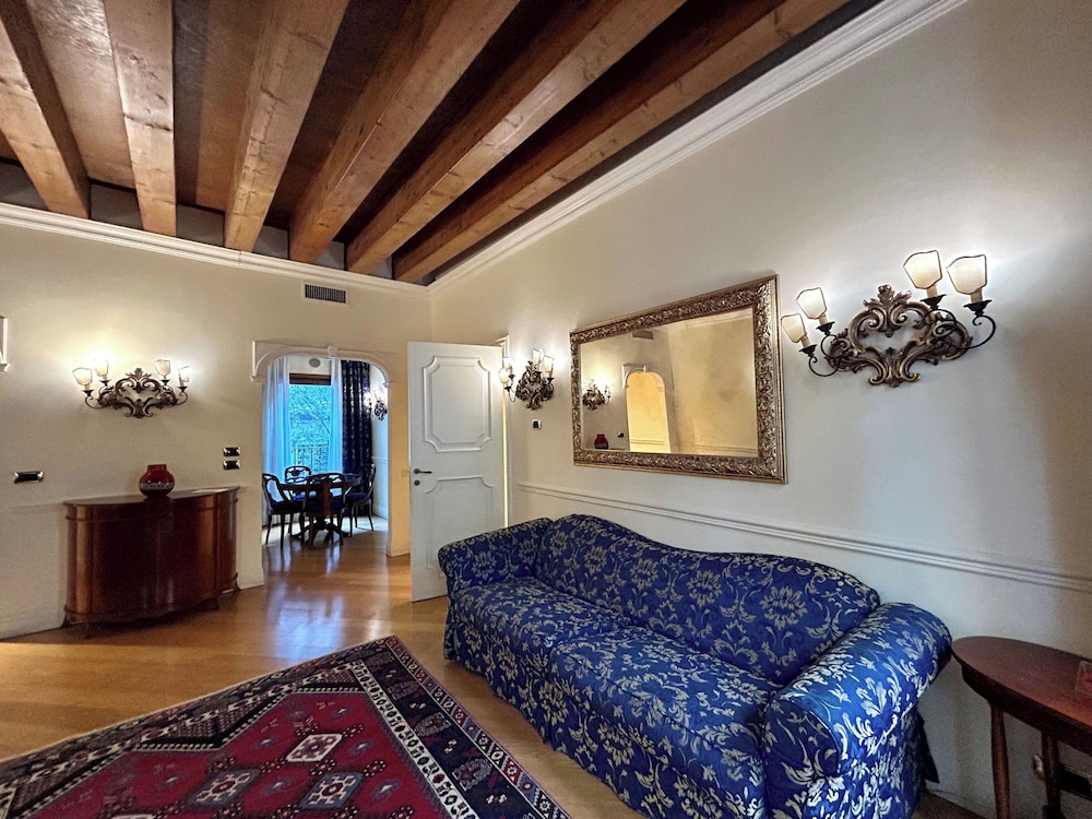 Torre dell Orologio Suites 11/60