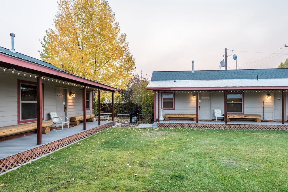 Pinedale Cozy Cabins 23/27