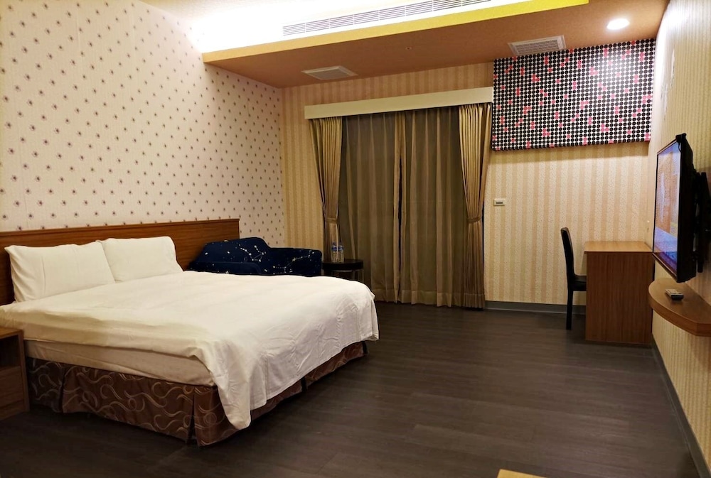 Crystal Hotel 9/35