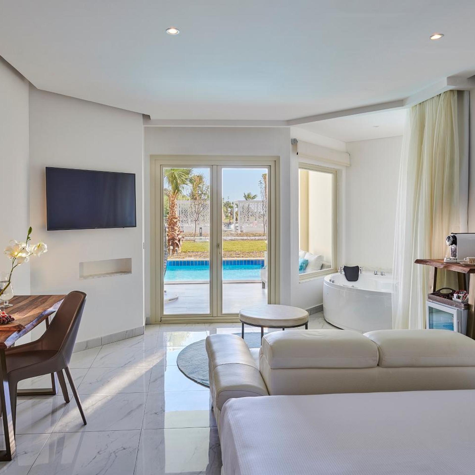 Swim Up Suite
