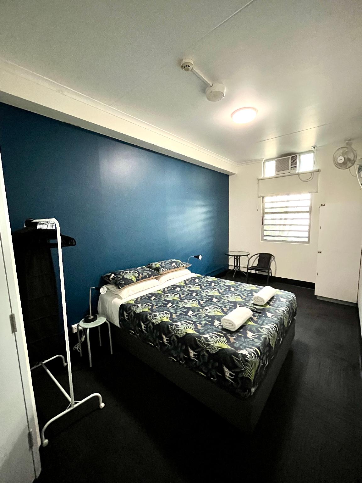 Queen Ensuite 18 to 40 Years Only
