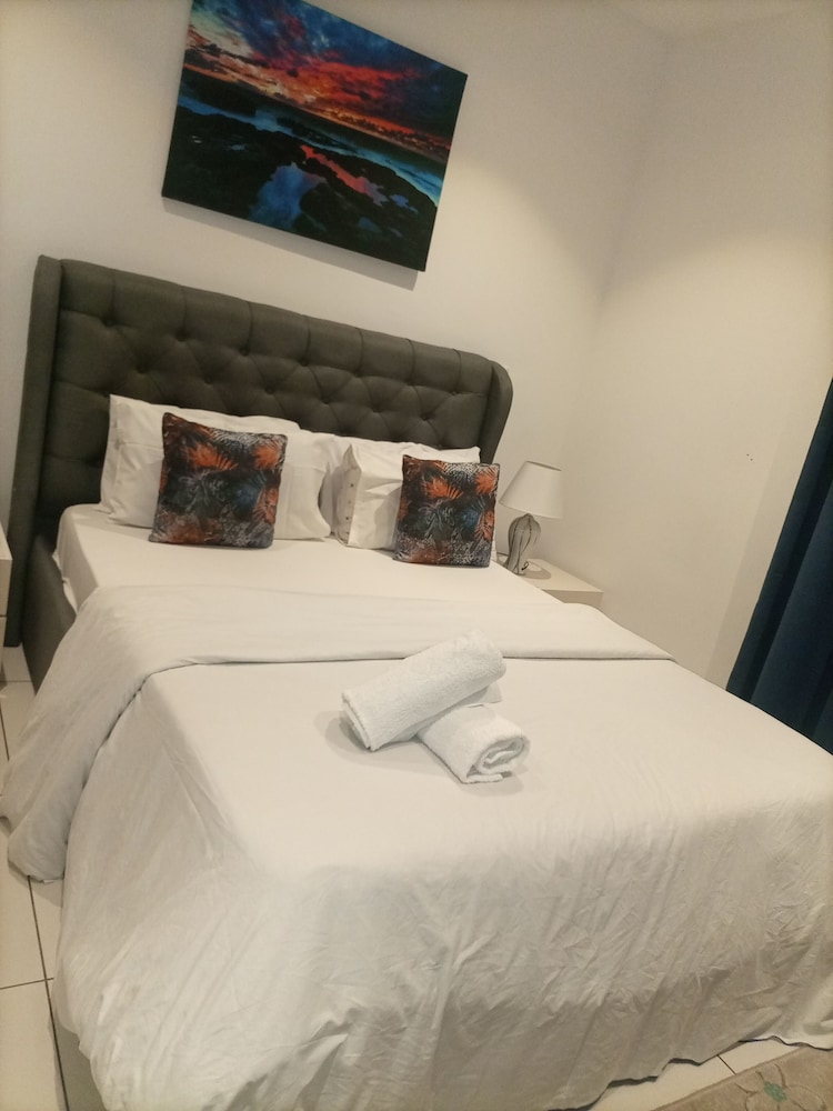 Embassy Gardens Premier Suites 26/50