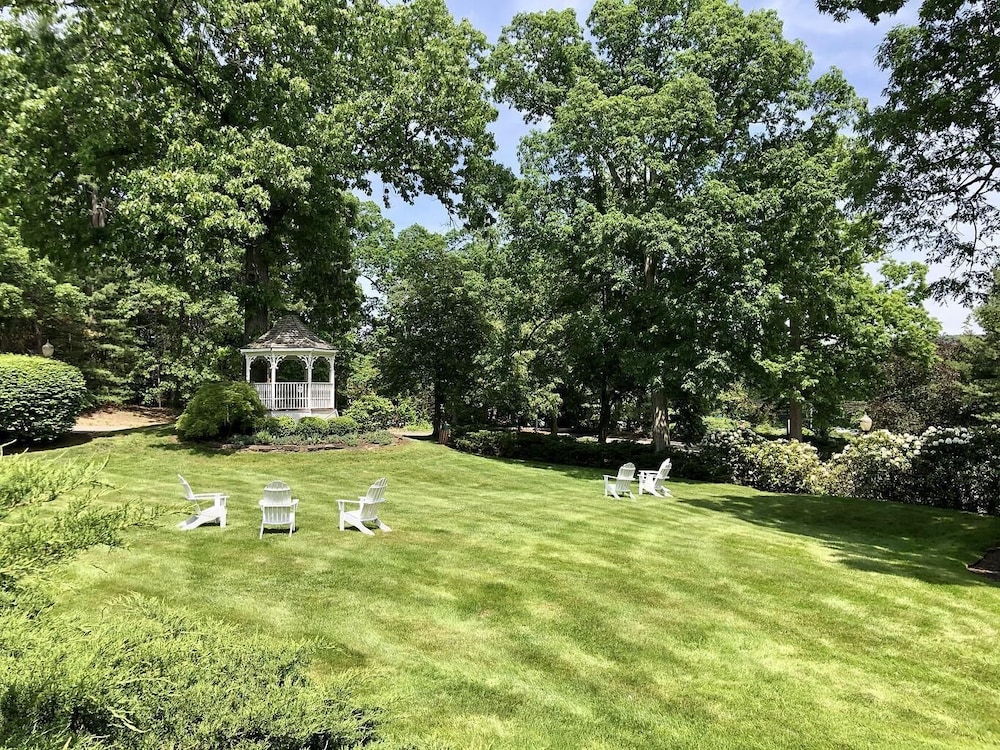 Simsbury Inn 33/35