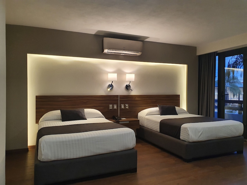 Estanza Hotel and Suites 24/58