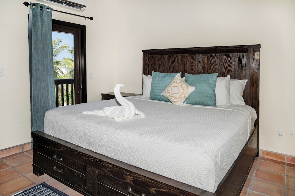 2 BEDROOMS, FAMILY, VILLA, GARDEN VIEW, GARDEN AREA