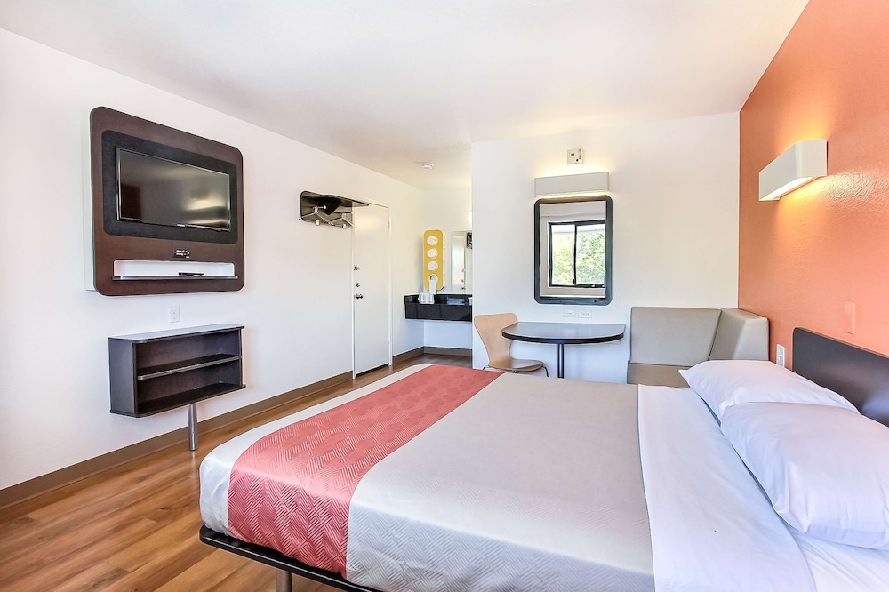 Motel6 Sunnyvale, CA - South 12/38