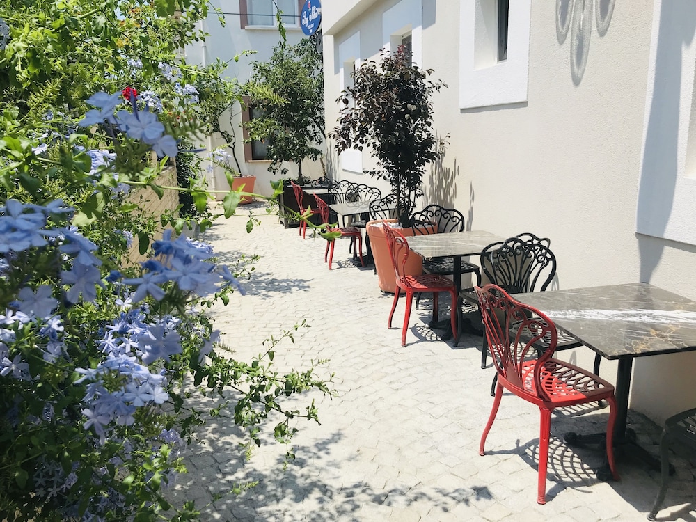 Bay Nihat Lale Hotel 38/41