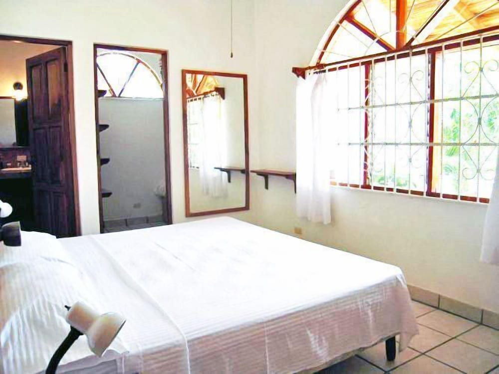Hotel Flores 8/50