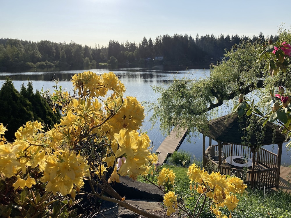Cottage Lake Bed And Breakfast 12/50
