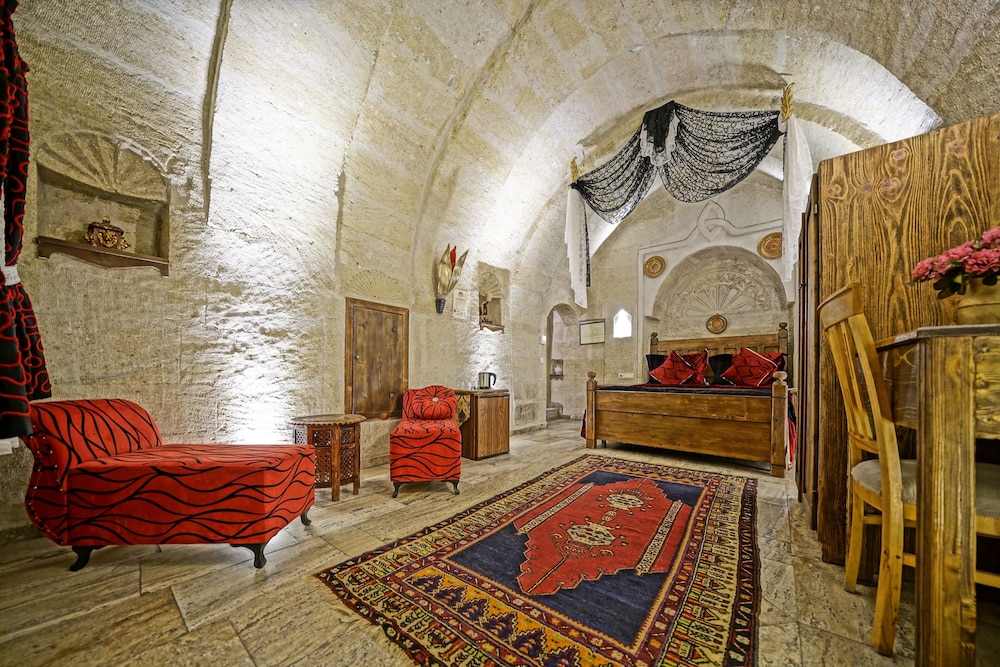 Maccan Cave Hotel 35/70