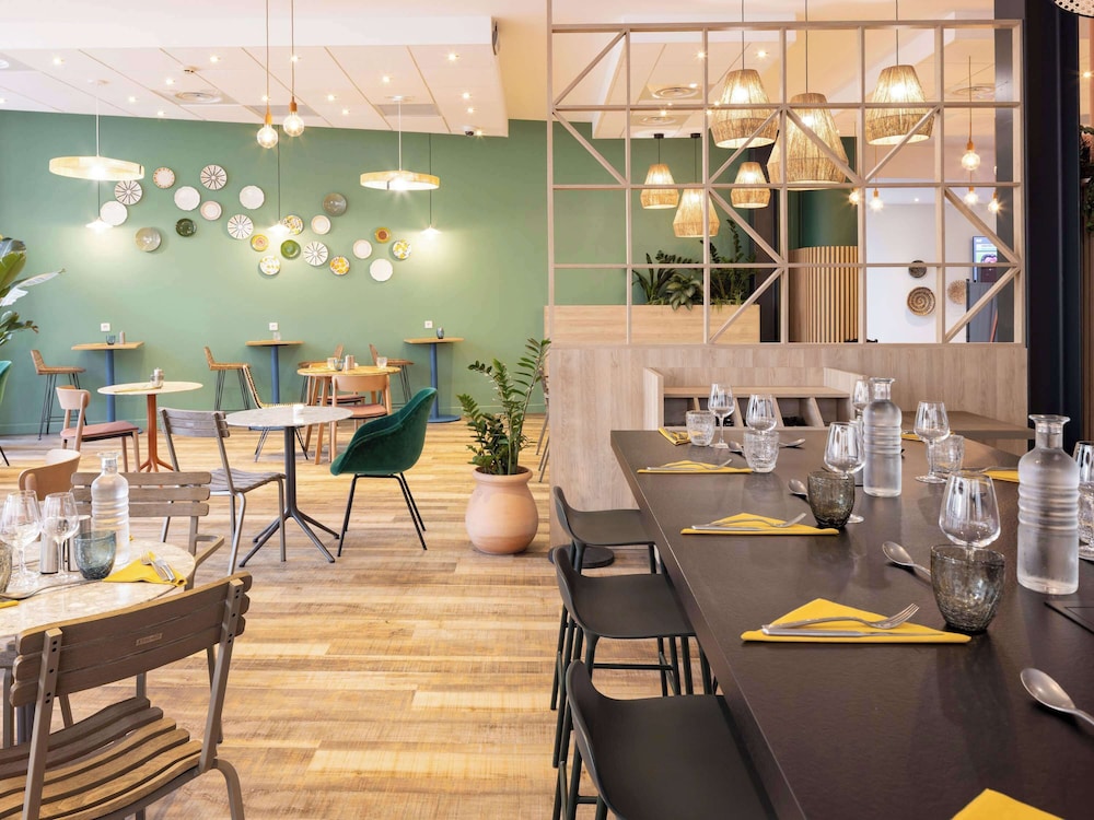restaurant cafeteria