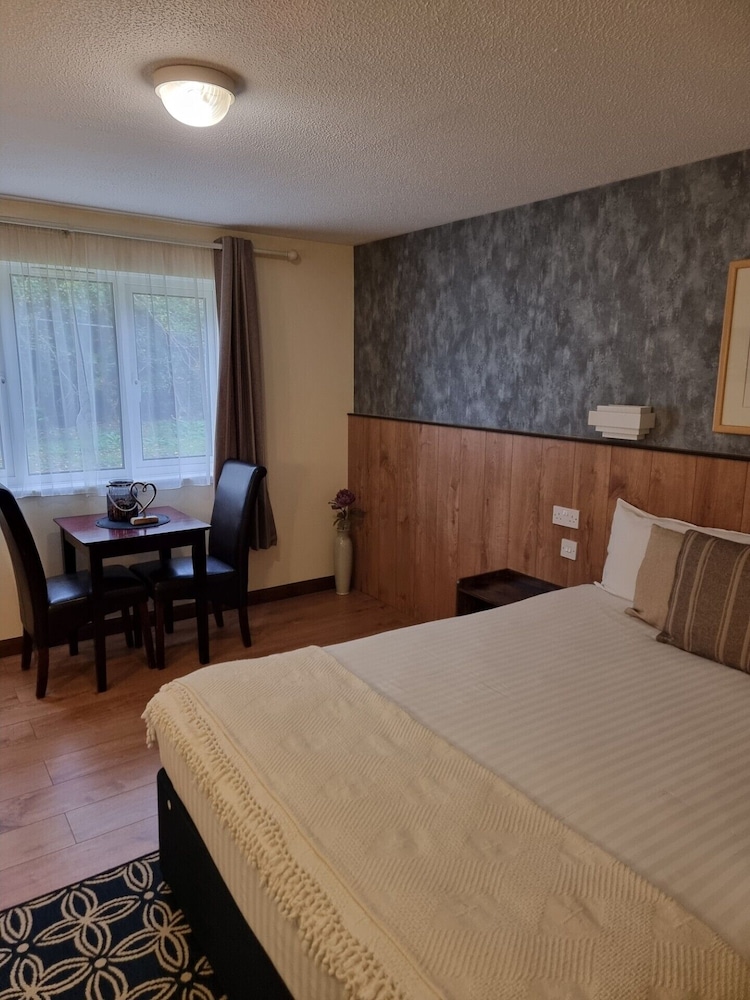 Classic, Single, Queen Bed