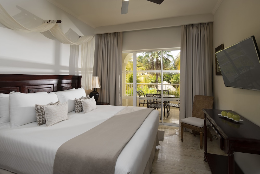 2 Bedrooms, the Level, Suite, 2 King Beds, 2 Sofa