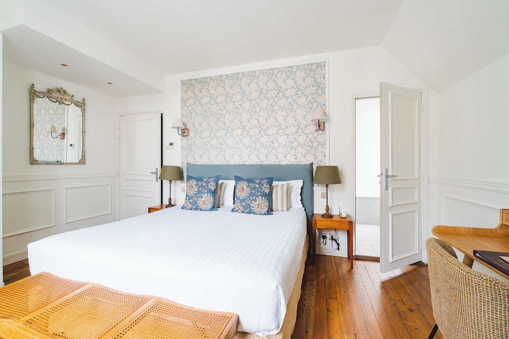 SUPERIOR, KING BED