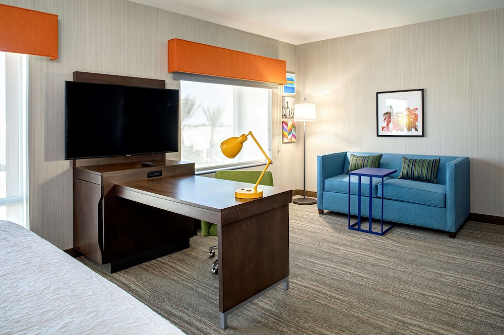 Hampton Inn and Suites Indio, CA 33/43