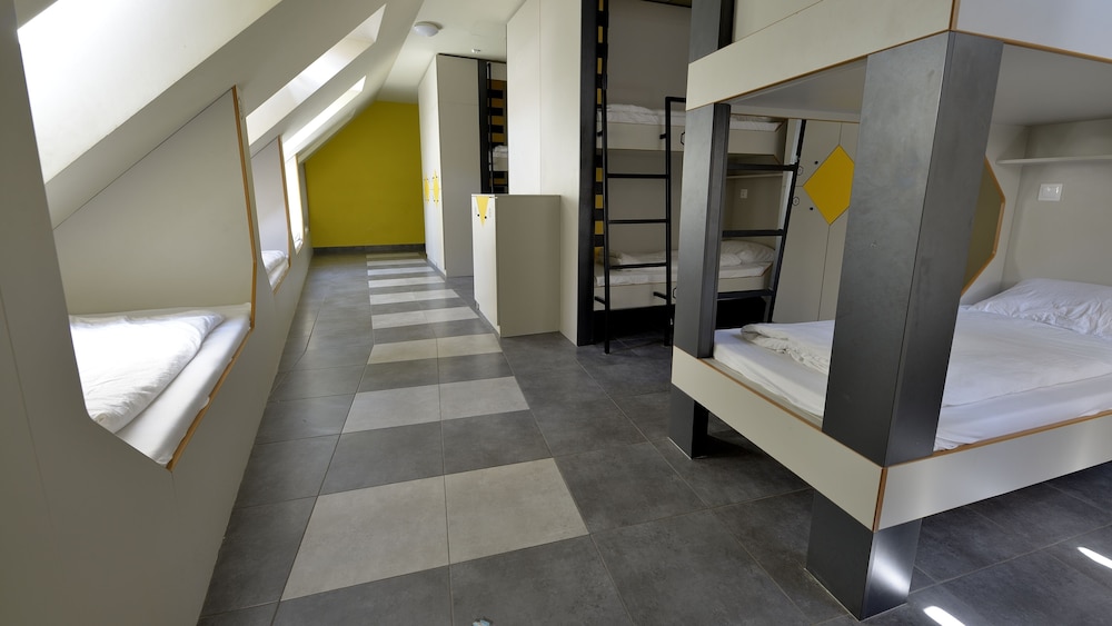 The Hive Party Hostel 53/65