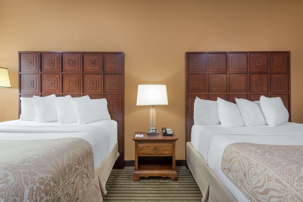 Ramada by Wyndham Columbus North 5/39