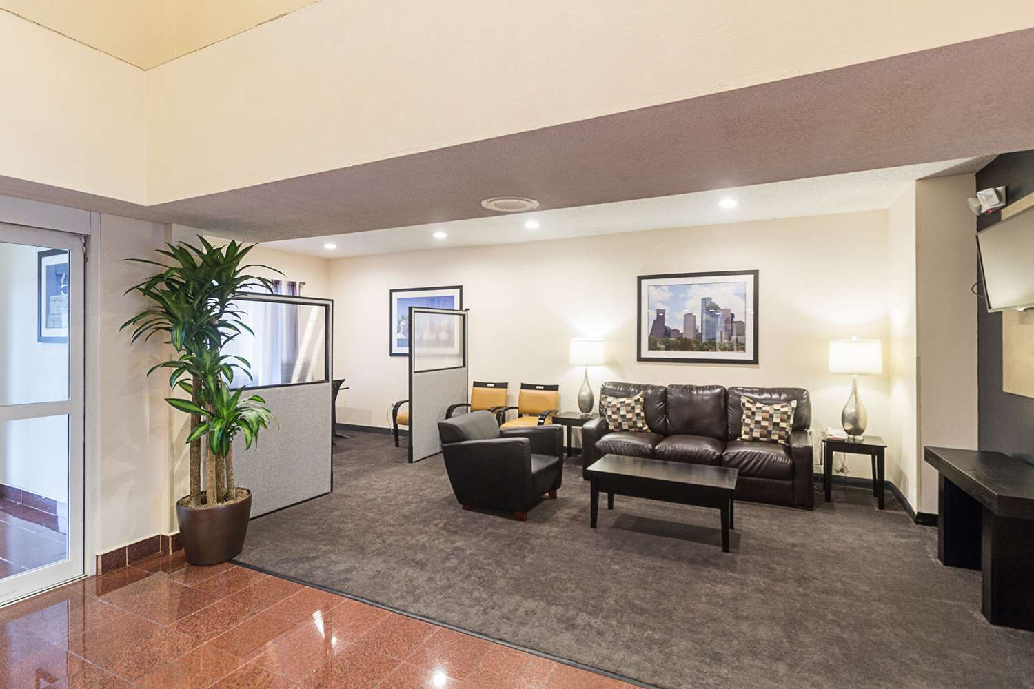 Quality Inn & Suites West Chase 2/8