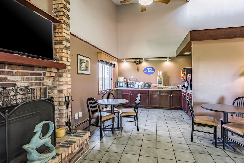 Rodeway Inn Saint Joseph 23/26