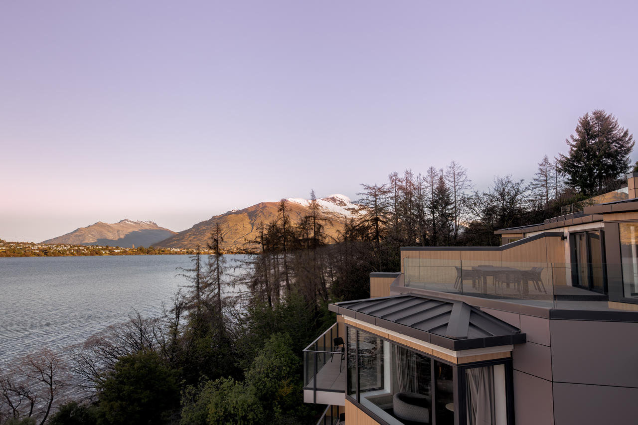 Avani Queenstown Hotel 52/56
