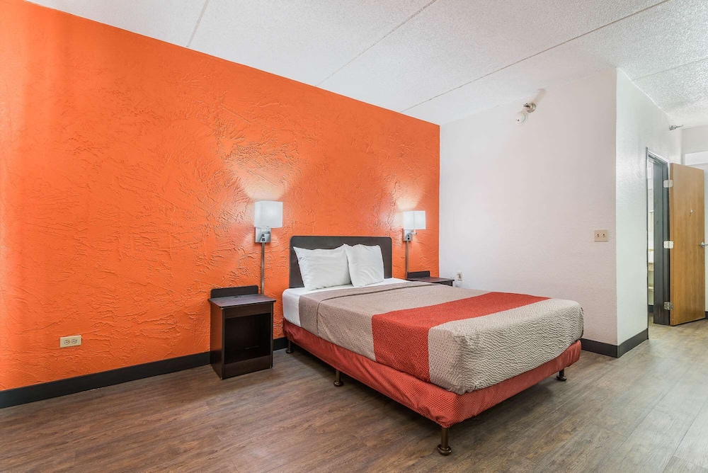 Motel6 Bridgeview, IL 30/64