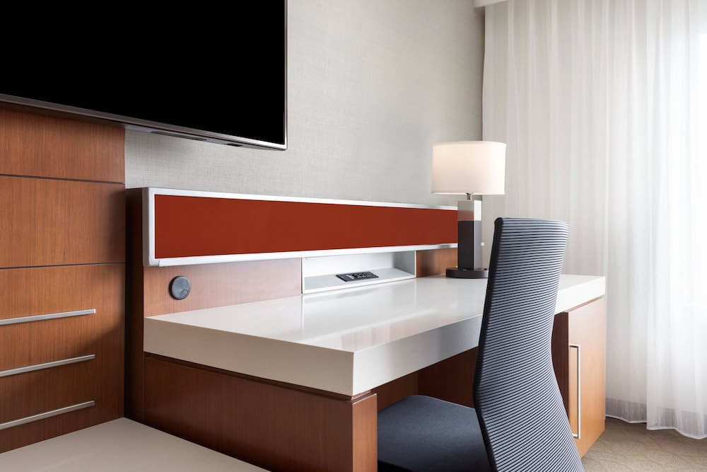 Delta Hotels By Marriott Indianapolis Airport 10/29