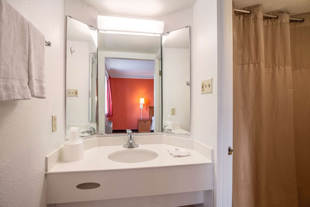 Motel6 Hazelwood, MO 23/46