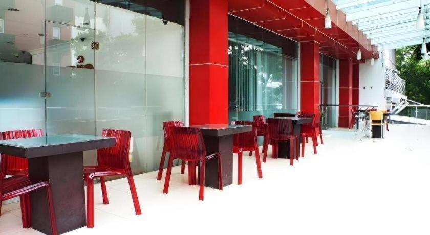 Win Hotel Blok M 25/33