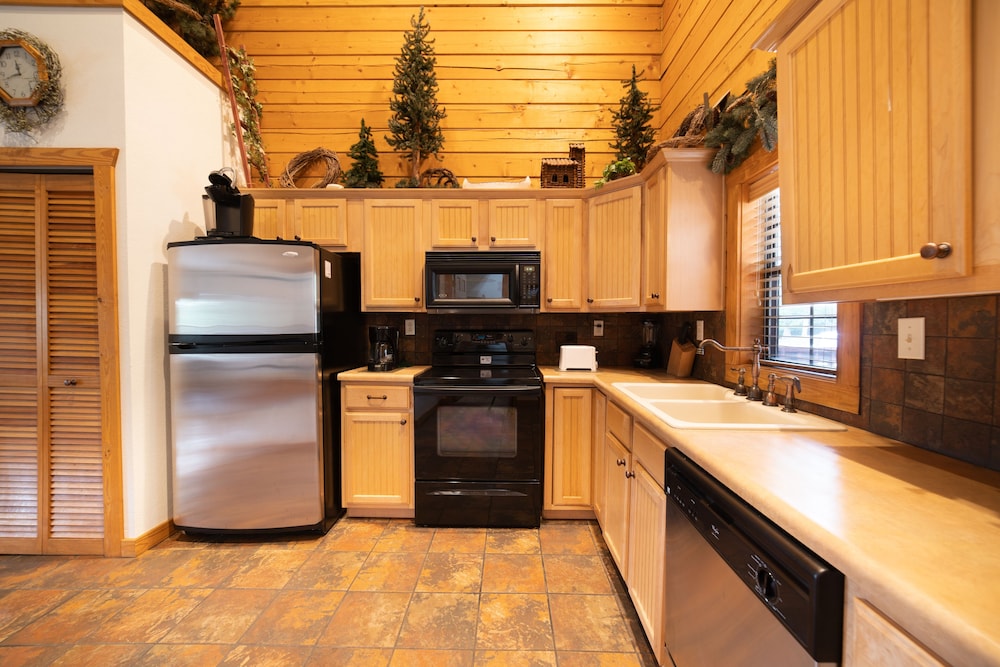 Cabins At Grand Mountain By Thousand Hills Resort 7/49