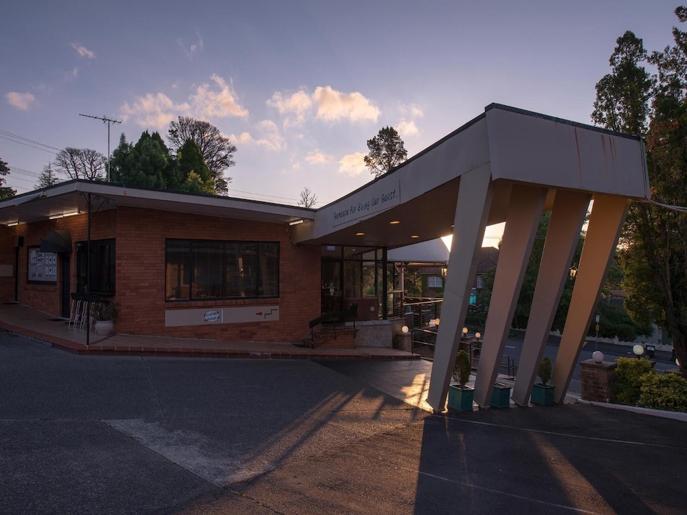 3 SISTERS MOTEL 8/39