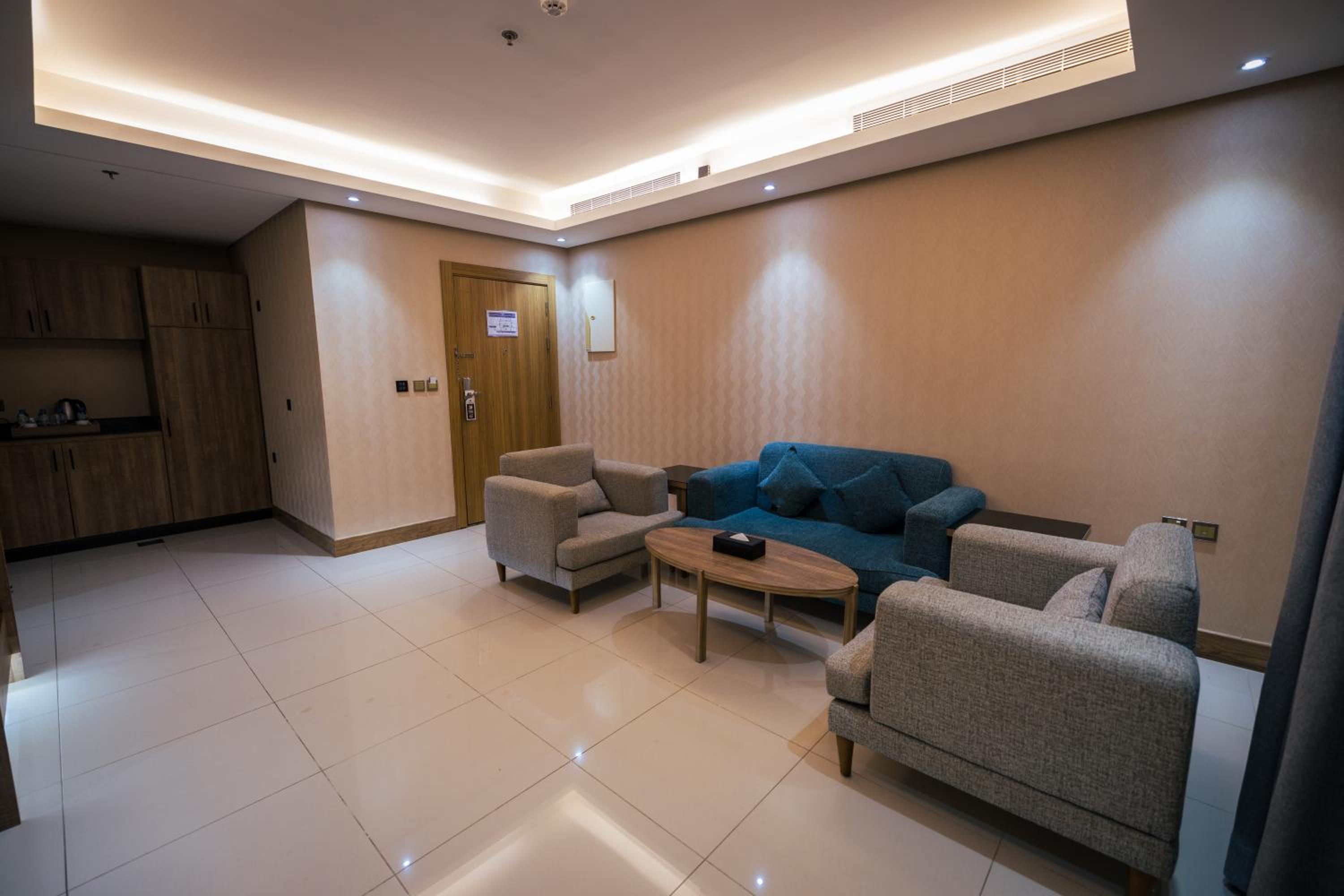 فندق ميرنيان(Mirnian Hotel) 30/40