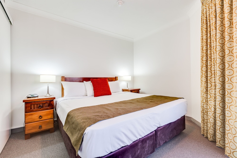 Hillcrest Apartment Hotel 11/49
