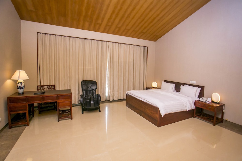 Lagos Oriental Hotel 27/74