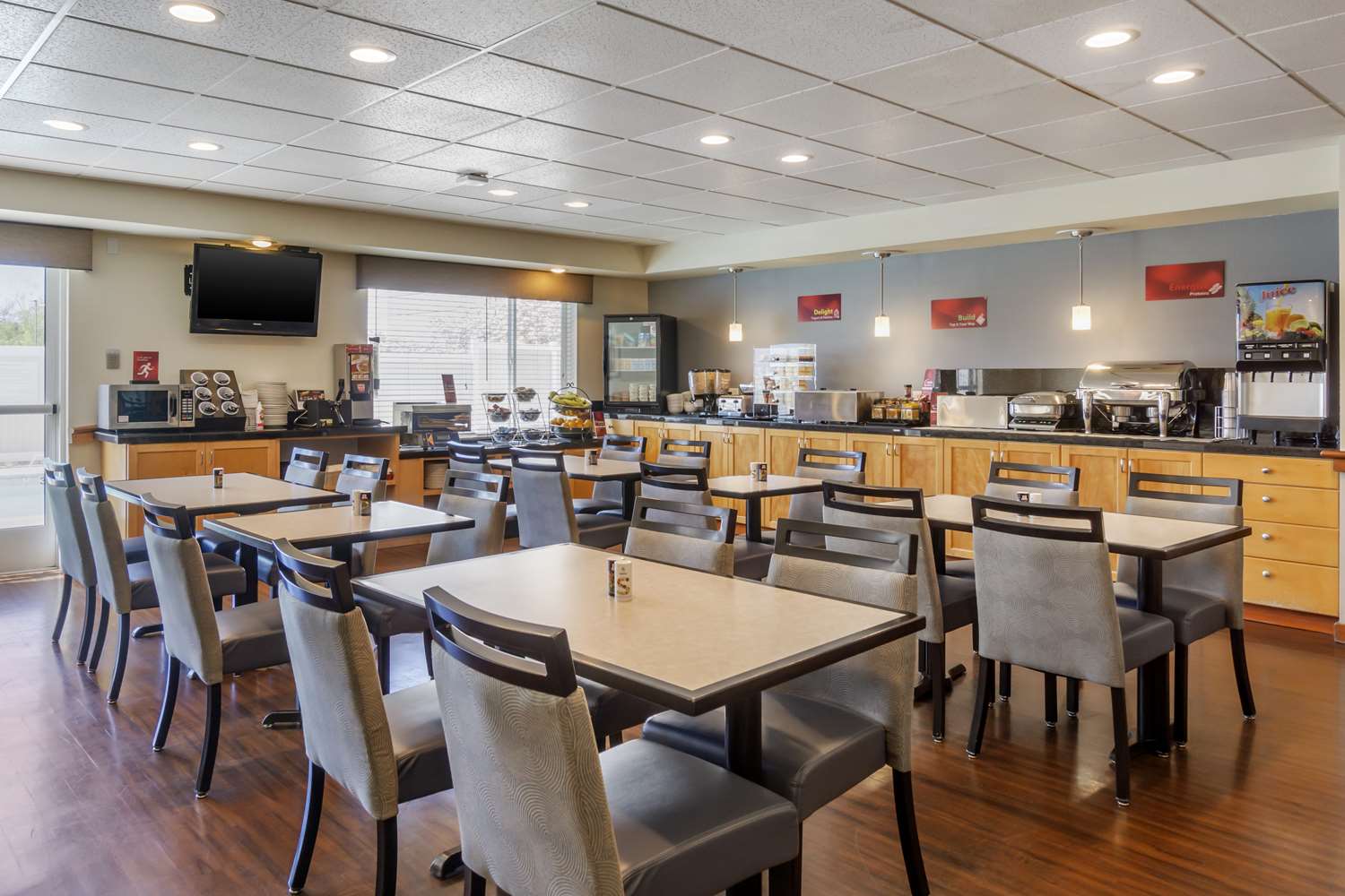 Best Western Plus Edmonds Harbor Inn 30/40
