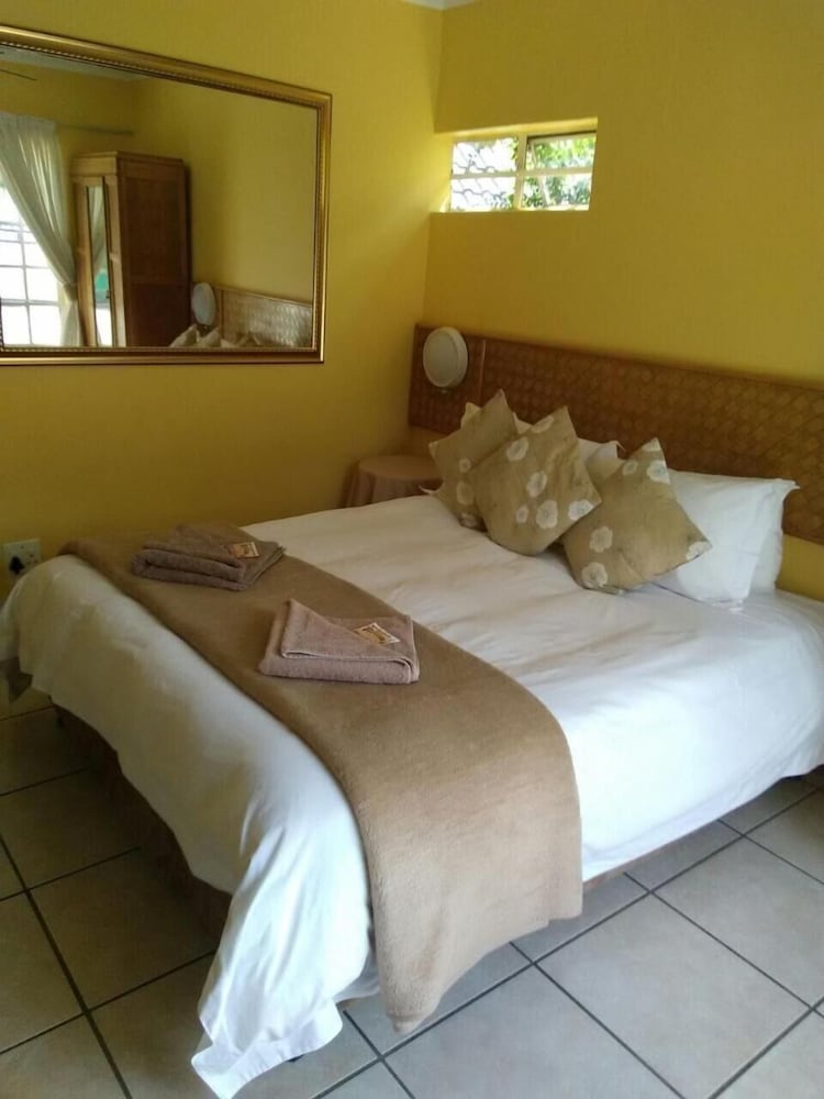 Flintstones Guest House Fourways 22/50