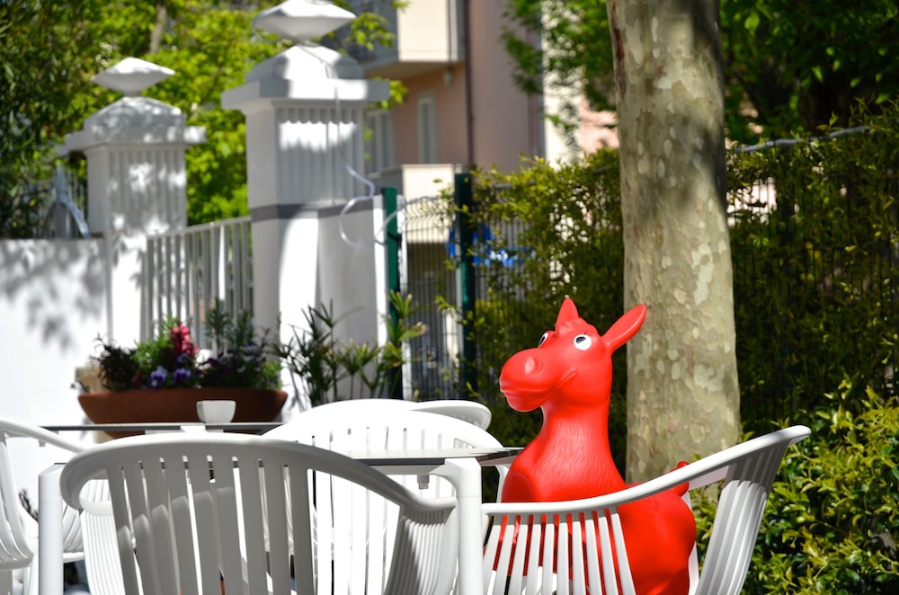 Petit Hotel 37/50