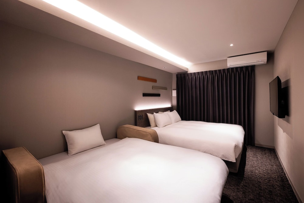 ROOM, QUEEN BED