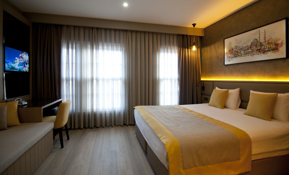 Hotel Seraglio 29/70