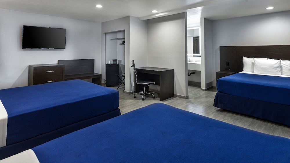 Hollywood Inn Express LAX 10/35