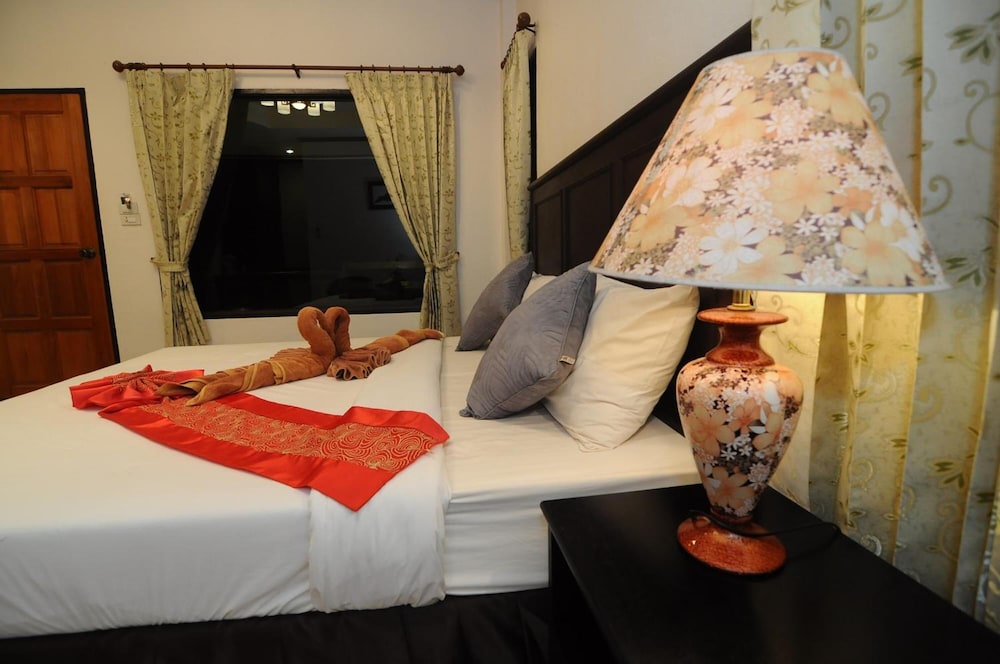 N.T. LANTA RESORT 27/44